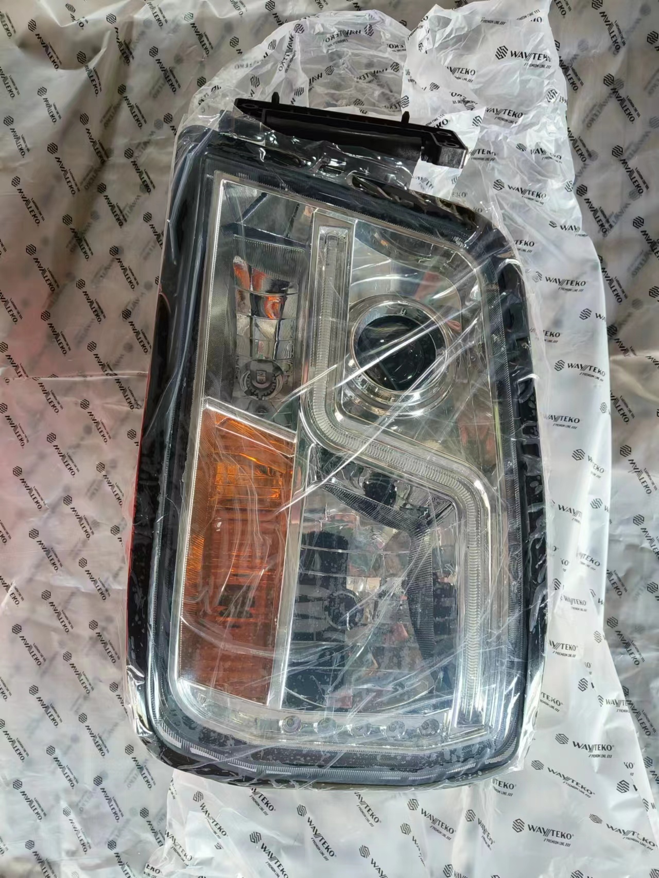 Фара самосвал LED левая SHAANXI SHACMAN X3000 WAYTEKO PREMIUM